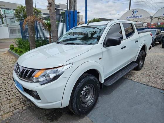 MITSUBISHI L200 TRITON 2.4 16V TURBO DIESEL GLS CD 4X4 AUTOMÁTICO